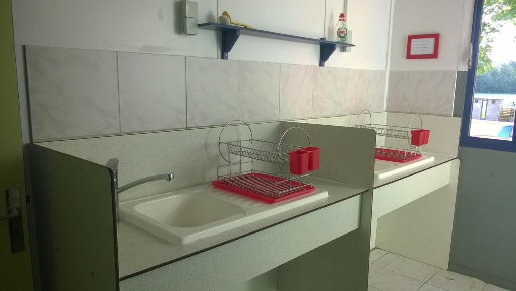 Camping Des 2 Rives- Chambres Etang-sur-Arroux Esterno foto